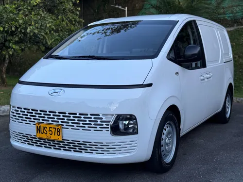 Hyundai Staria 2024 carga