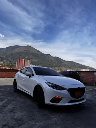 MAZDA 3 TOURING 2017 AUTOMÁTICO 81.000 KM