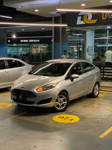 FORD FIESTA SEDAN MT
