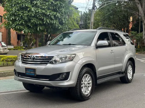 Toyota Fortuner SR5 AT 2.7 2017