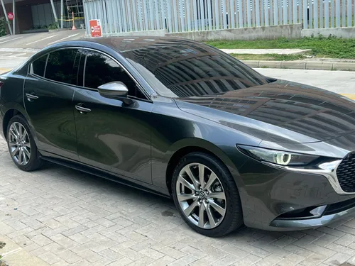 Mazda 3 grand touring híbrido 