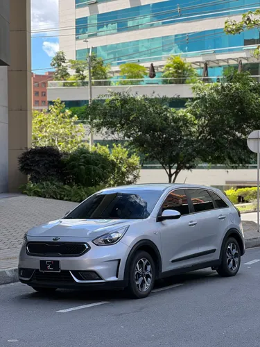 Kia Niro Desire 1.6cc