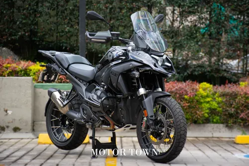 BMW R1300GS TRIPLE BLACK 2024