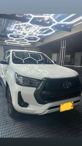 TOYOTA HILUX 2.4 DIÉSEL MECANICA