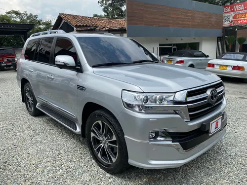 Toyota Land Cruiser LC200 Sahara 4.5 VXR Platinum Edition 