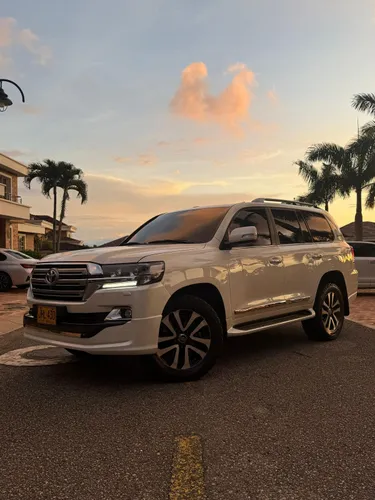 Toyota Land Cruiser Sahara LC200 VX Imperial  2020