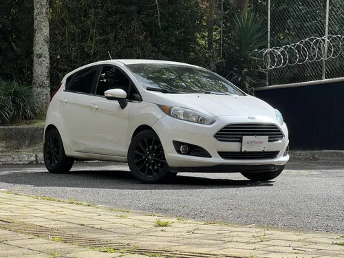Ford Fiesta Titanium MT