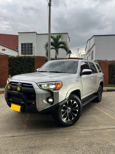Toyota 4runner sr5 2021