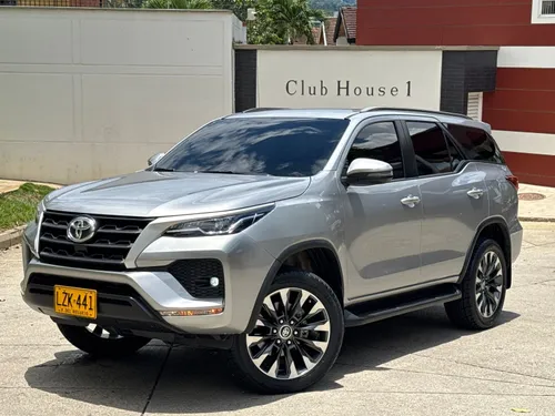 Toyota Fortuner 2.4 Diesel SR  2023