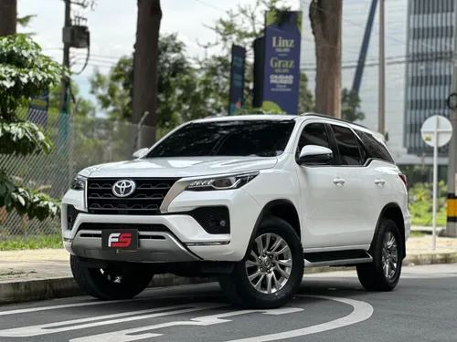 TOYOTA FORTUNER SR 2022
