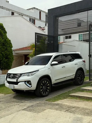  Toyota Fortuner Street 