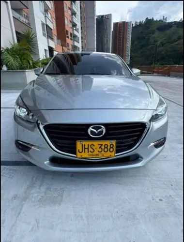 Mazda 3  touring 2018