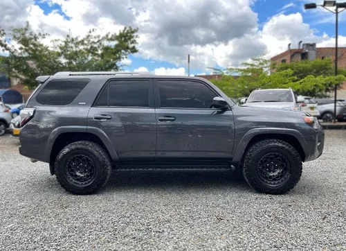 Toyota 4Runner SR5 2022
