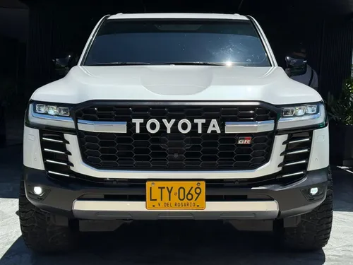 Toyota sahara LC 300 GR-S DIESEL 3.3 2022 