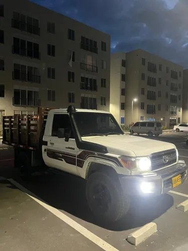 TOYOTA MACHO GRJ79 LC70