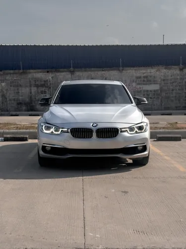 BMW 320i Lci  Luxury Line 2017 