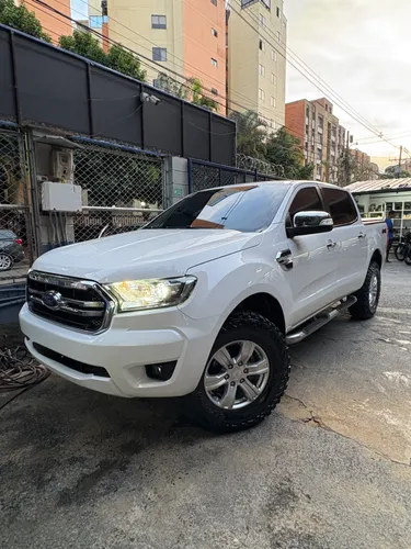 Ford Ranger XLT 2023.  4x4 AT