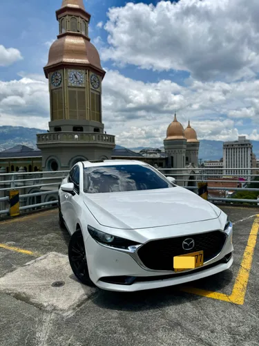 Mazda 3 grand touring híbrido 