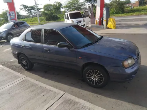 HERMOSO CHEVROLET ESTEEM 2002