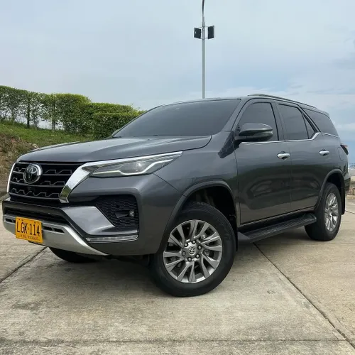 TOYOTA FORTUNER SRV 2022  DIÉSEL AUTOMÁTICA 