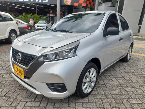 NISSAN MARCH AUTOMATICO