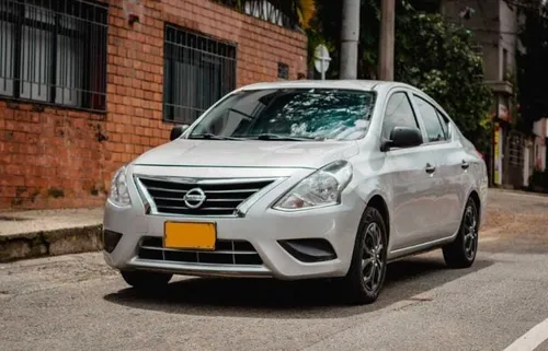 Nissan Versa Advance 2015