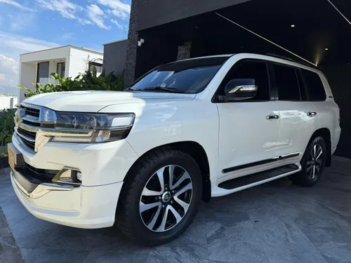 TOYOTA LC200 SAHARA EUROPEA EXECUTIVE LOUNGE