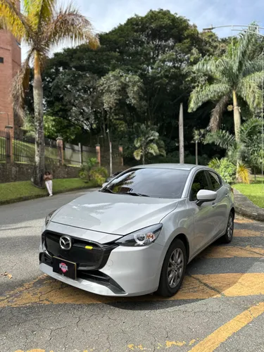 Mazda 2 touring sedan 2025