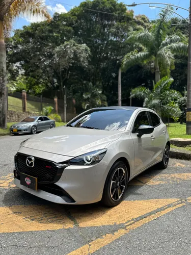 Mazda 2 grand touring LX carbon edition 2025 motor 2.0