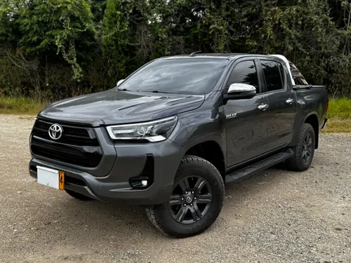 TOYOTA HILUX 2.4 DOBLE CABINA  DIESEL 4X4 MODELO 2022 