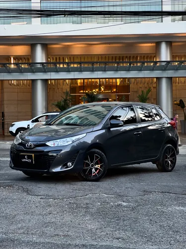 TOYOTA YARIS XS