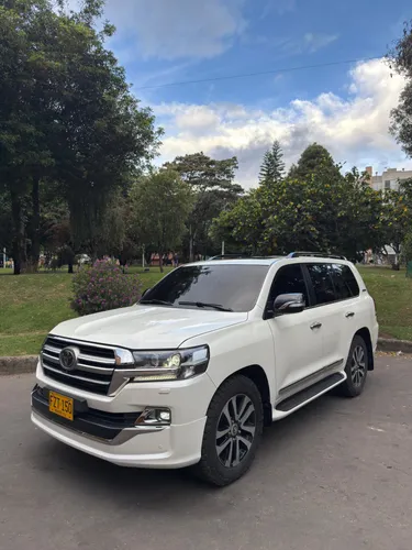 TOYOTA LAND CRUISER LC200 BLINDADA 