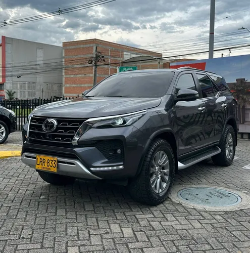 TOYOTA FORTUNER SRV 4X4 DIESEL AUTOMÁTICA2023 