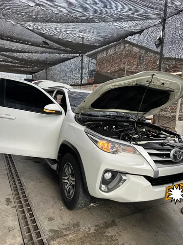 TOYOTA FORTUNER 2017