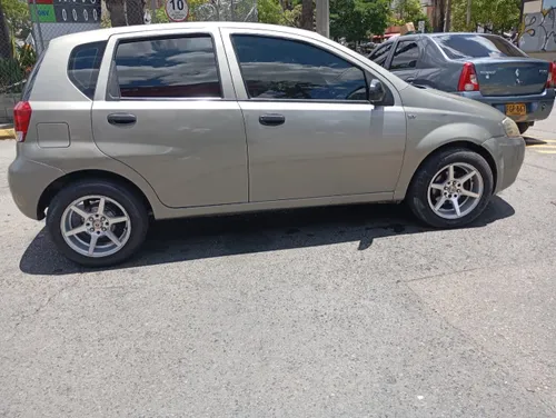 Chevrolet Aveo Five 