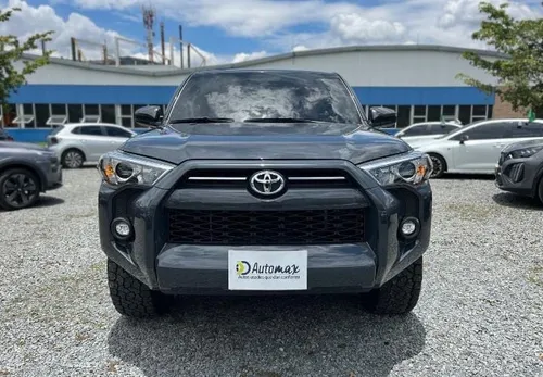 Toyota 4Runner SR5 2024