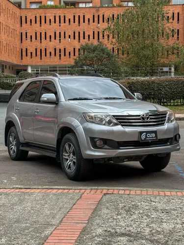 TOYOTA FORTUNER 2.7L AT 2700CC 4X2MOD 2015