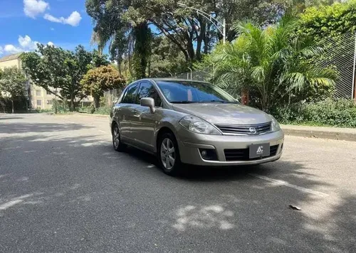 Nissan Tiida 2012