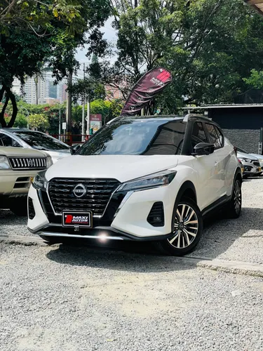 NISSAN KICKS EXCLUSIVE 1.6 AUTOMÁTICA. MODELO 2025