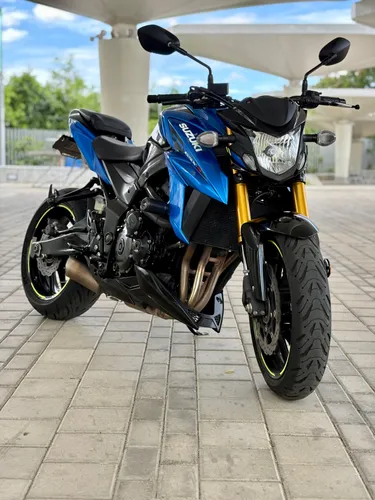 Suzuki GSXS 750