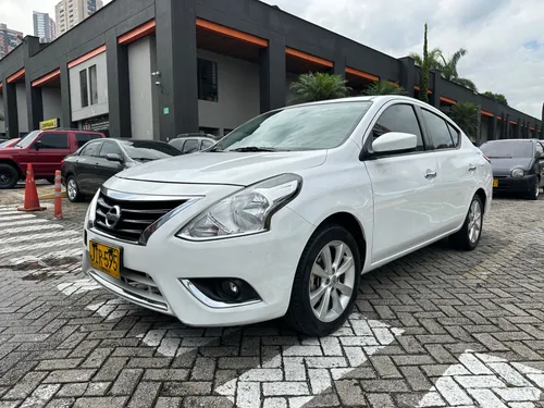 Nissan versa Advance mecánico 1.600