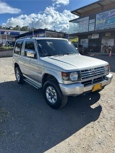 Mitsubishi Montero v13 3.000 2010 