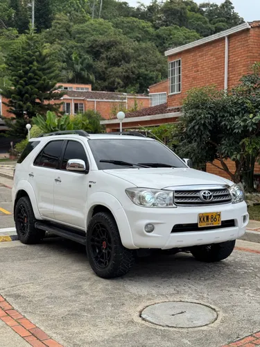 Toyota Fortuner 2.7 2012 