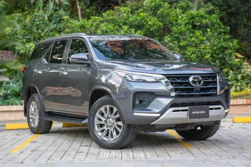 Toyota FORTUNER SRV 2.4