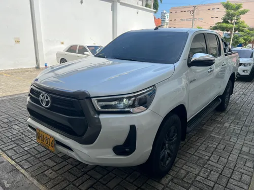 Toyota Hilux 2023 automática 