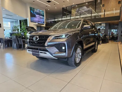 Toyota Fortuner SRV 2.8 2026 4x2 diésel automático Foto de referencia