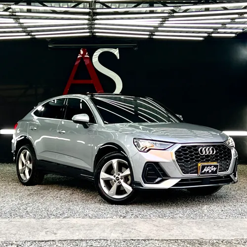 Audi Q3 Sportblack Ambition Plus 2022 1.4
