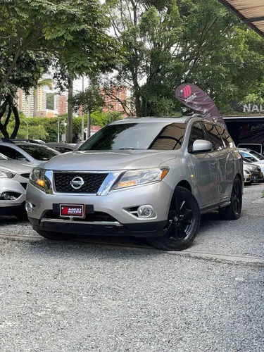 NISSAN PATHFINDER EXCLUSIVE 7 PUESTOS