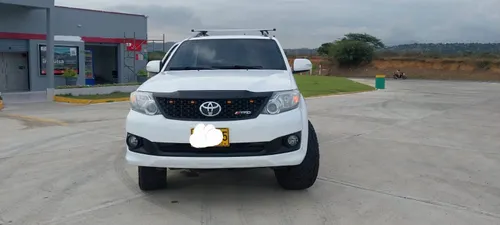 Toyota FORTUNER 2015 a gasolina por vehículo de menor valor 