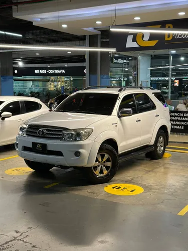 TOYOTA FORTUNER 4X2 